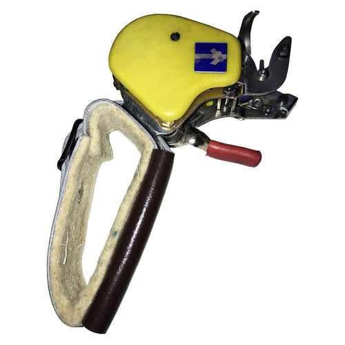 Boyce type hand knotter with yellow moulded cover and felt-lined hand strap